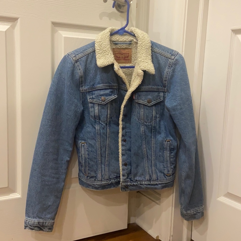 Levi’s Sherpa lined denim jacket size small